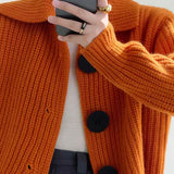 Zita™ - Elegáns Kötött Gombos Pulóver Gallérral